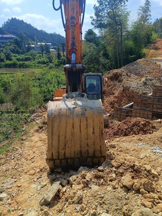 Buy Hyundai R215-7 Used Excavator / 1