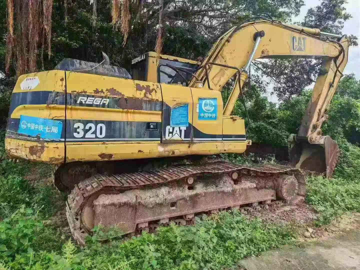 Buy Caterpillar 320V2 Used Excavator / 8