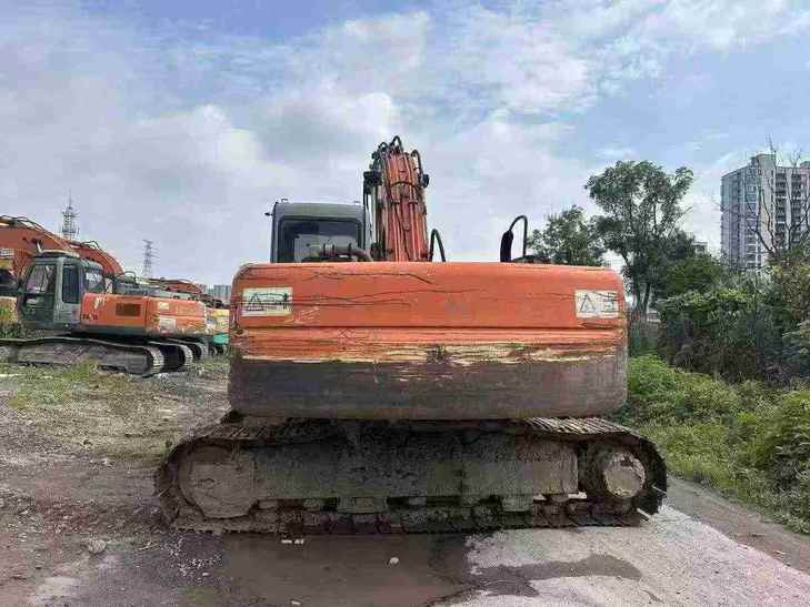 Buy Hitachi ZX200-6 Used Excavator / 1