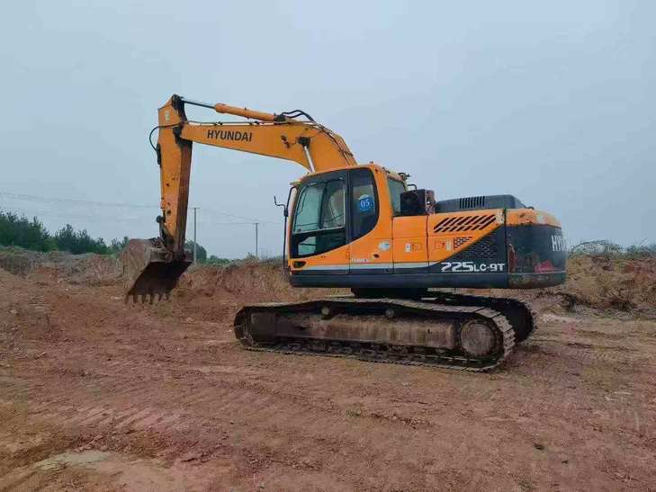 Buy Hyundai R220-5 Used Excavator / 1