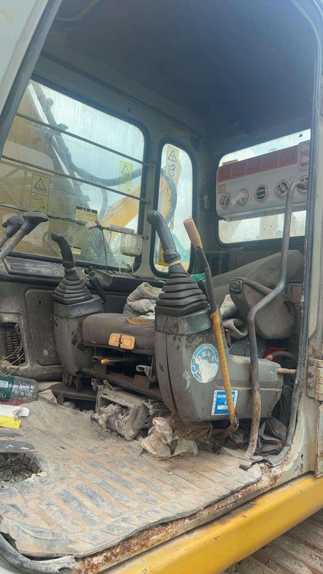 Buy Kato 820-3SP Used Excavator / 4