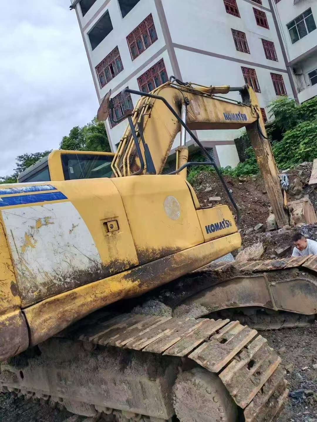 Buy Komatsu PC220-8 Used Excavator / 4