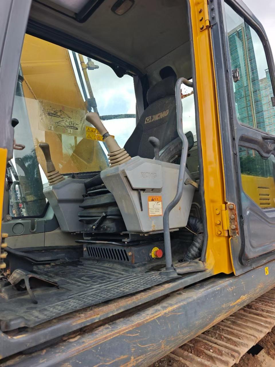Buy XCMG XE200 Used Excavator / 4