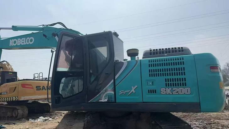 Buy Kobelco SK200 Used Excavator / 1