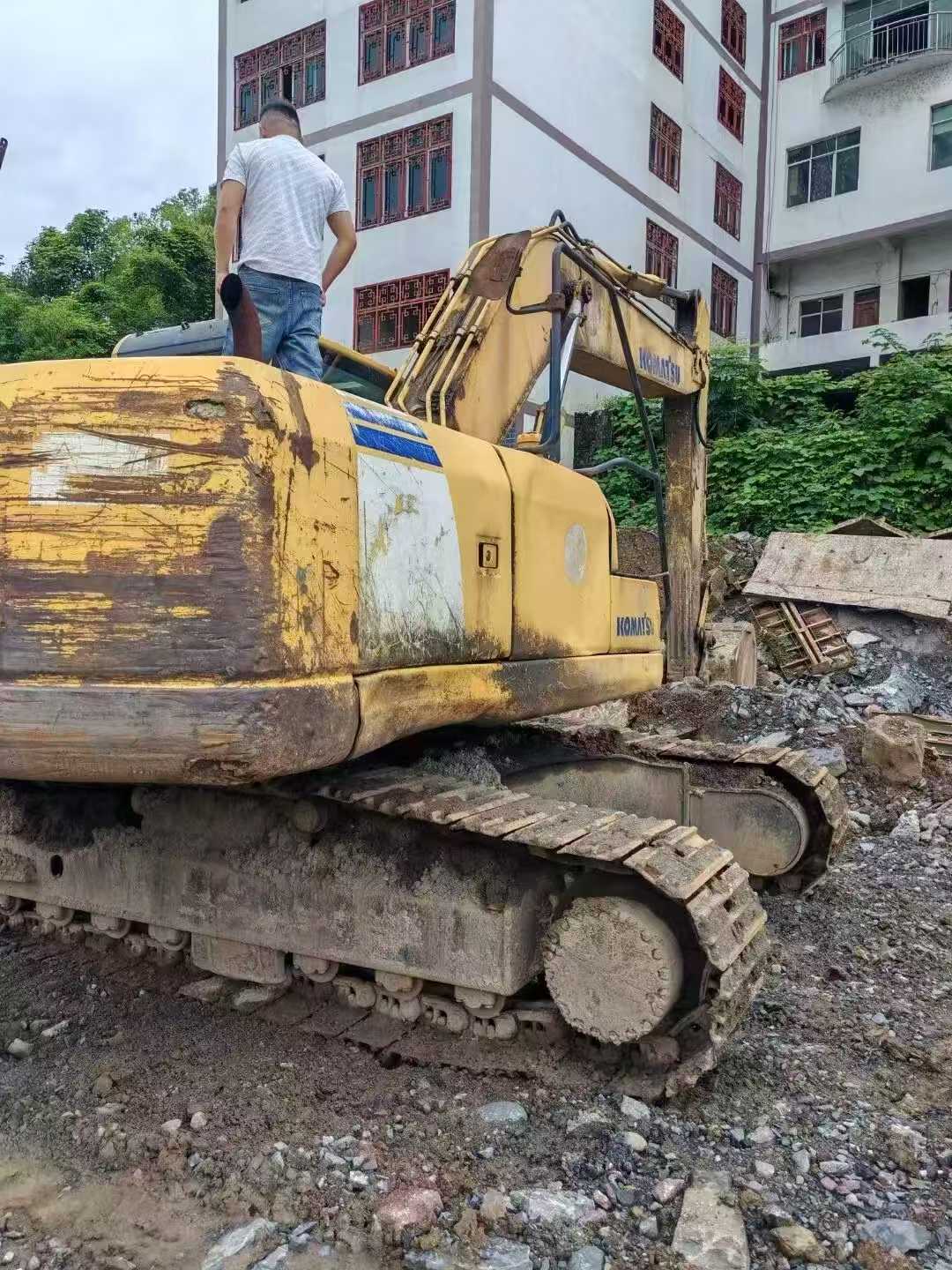 Buy Komatsu PC220-8 Used Excavator / 2