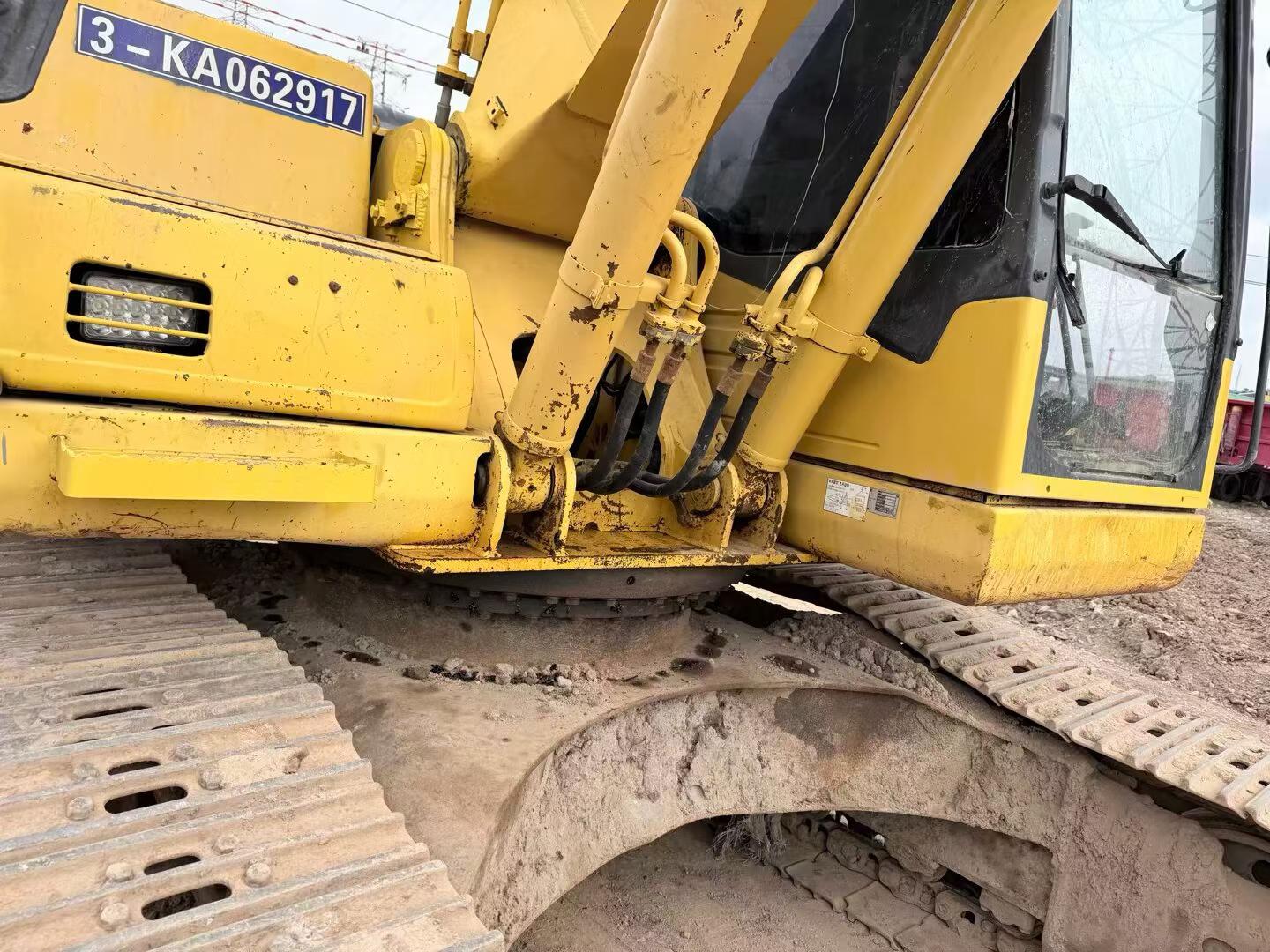 Buy Komatsu PC200-7 Used Excavator / 2