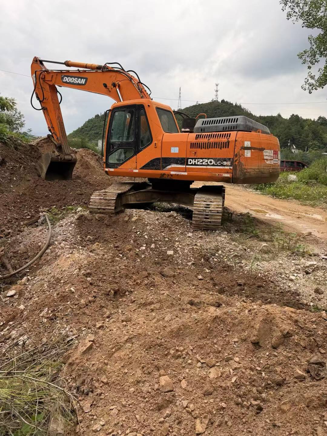 Buy Doosan DH220 Used Excavator / 3
