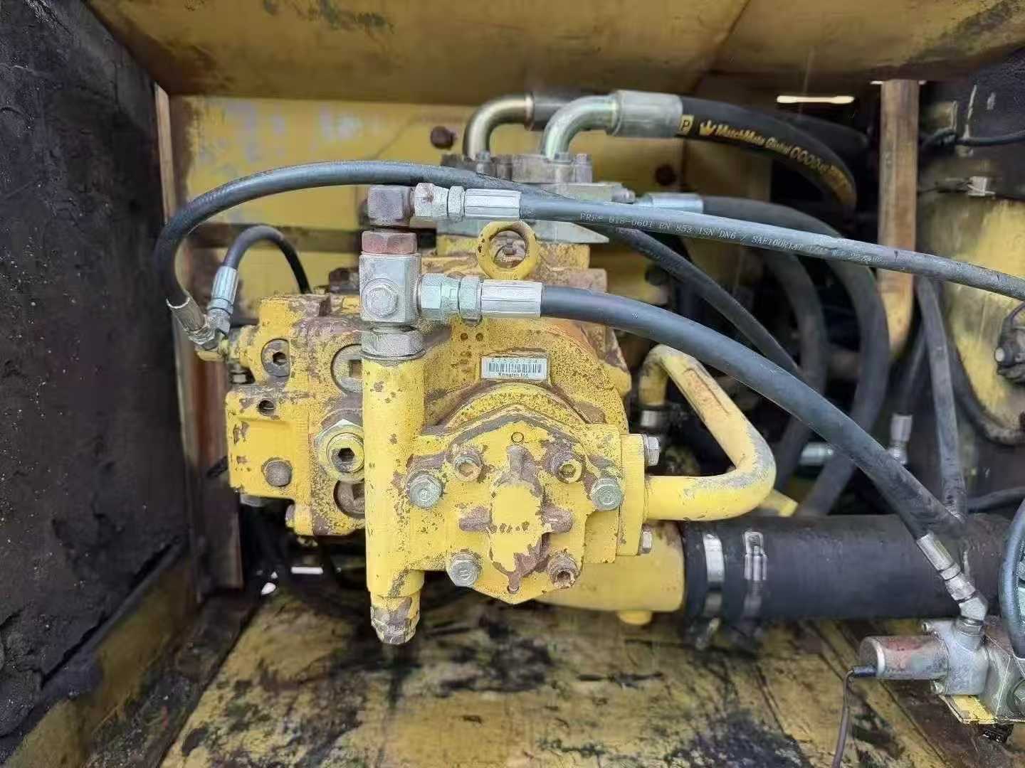 Buy Komatsu PC200-6 Used Excavator / 2