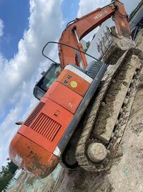 Buy Hitachi EX200-1 Used Excavator / 2 Buy Hitachi EX200-1 Used Excavator / 2