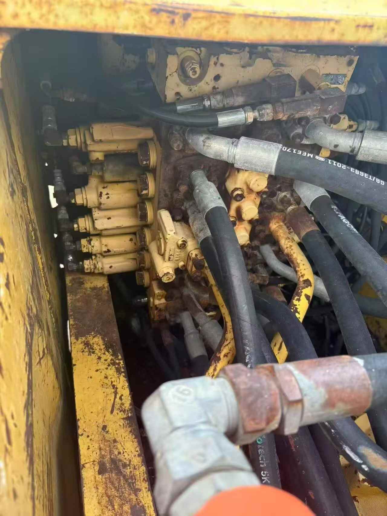 Buy Komatsu PC200-7 Used Excavator / 7