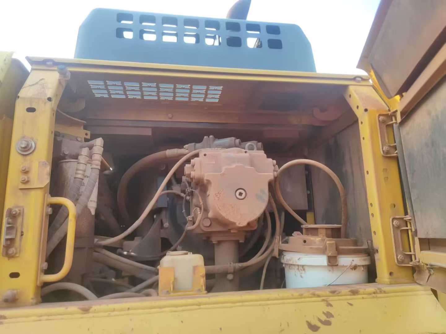 Buy Komatsu PC460LC-8 Used Excavator / 6