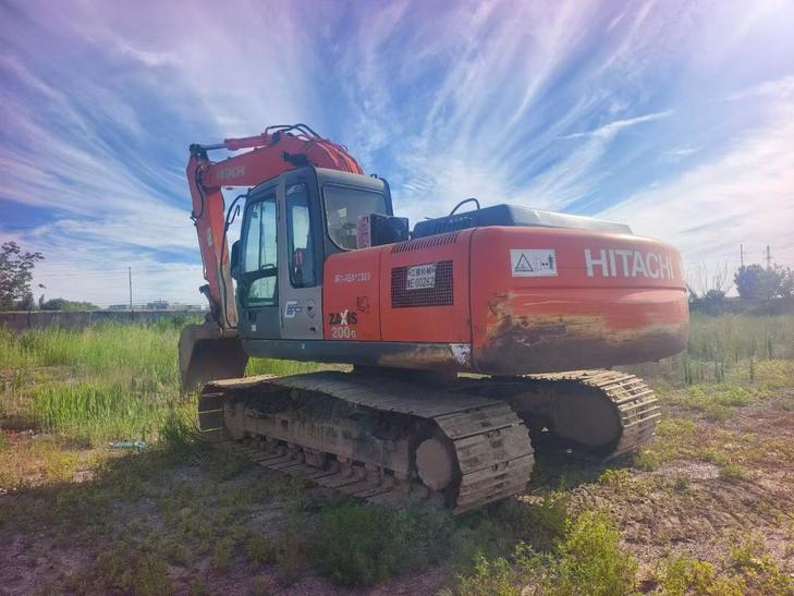 Buy Hitachi EX200-3 Used Excavator / 1