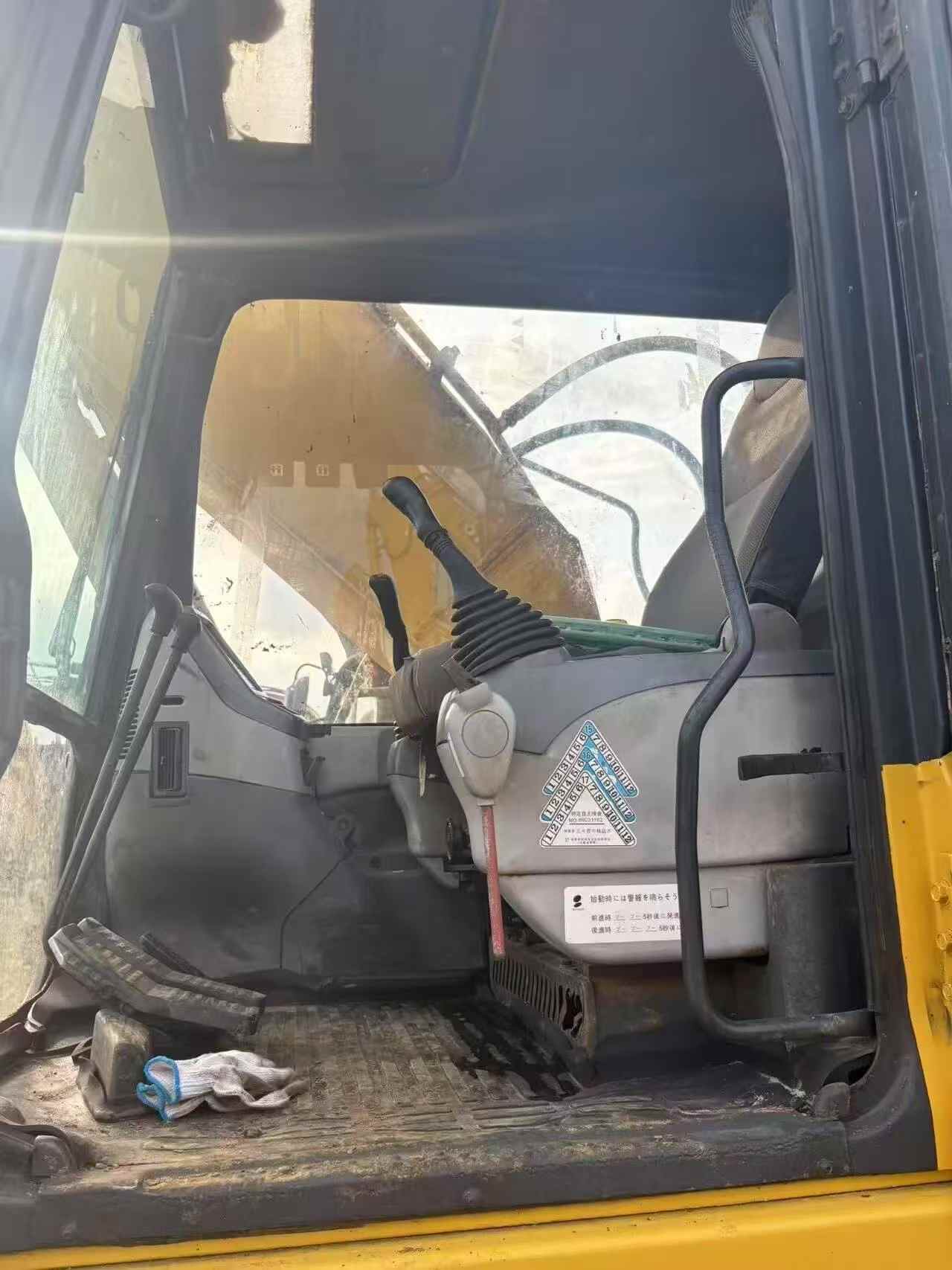 Buy Komatsu PC200-7 Used Excavator / 3