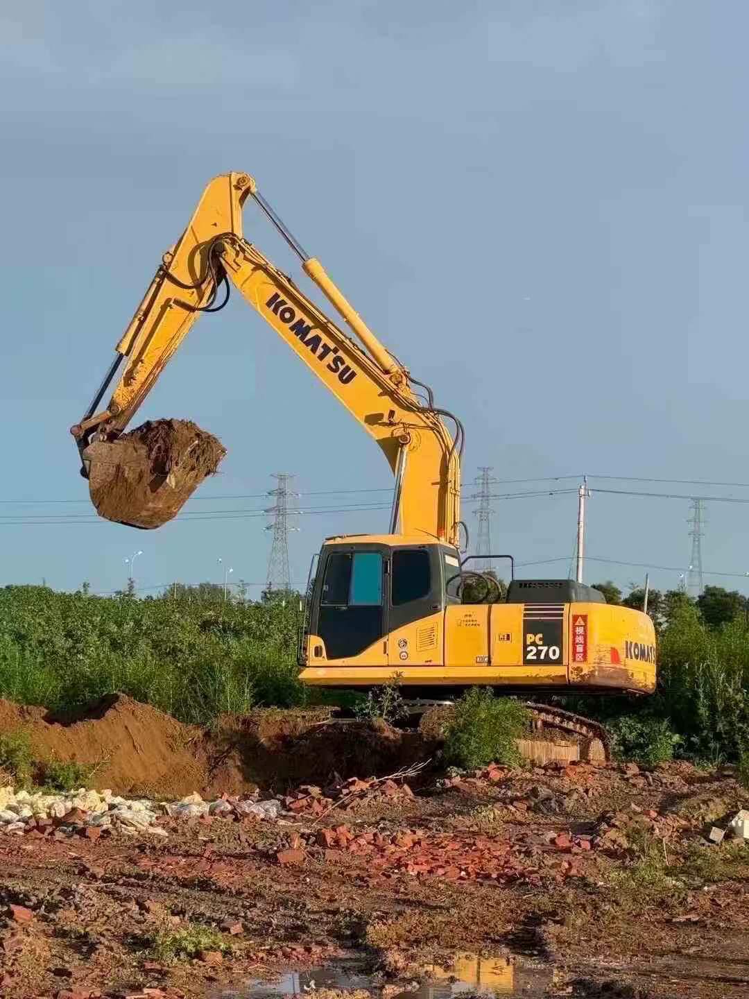 Buy Komatsu PC270-7 Used Excavator / 3