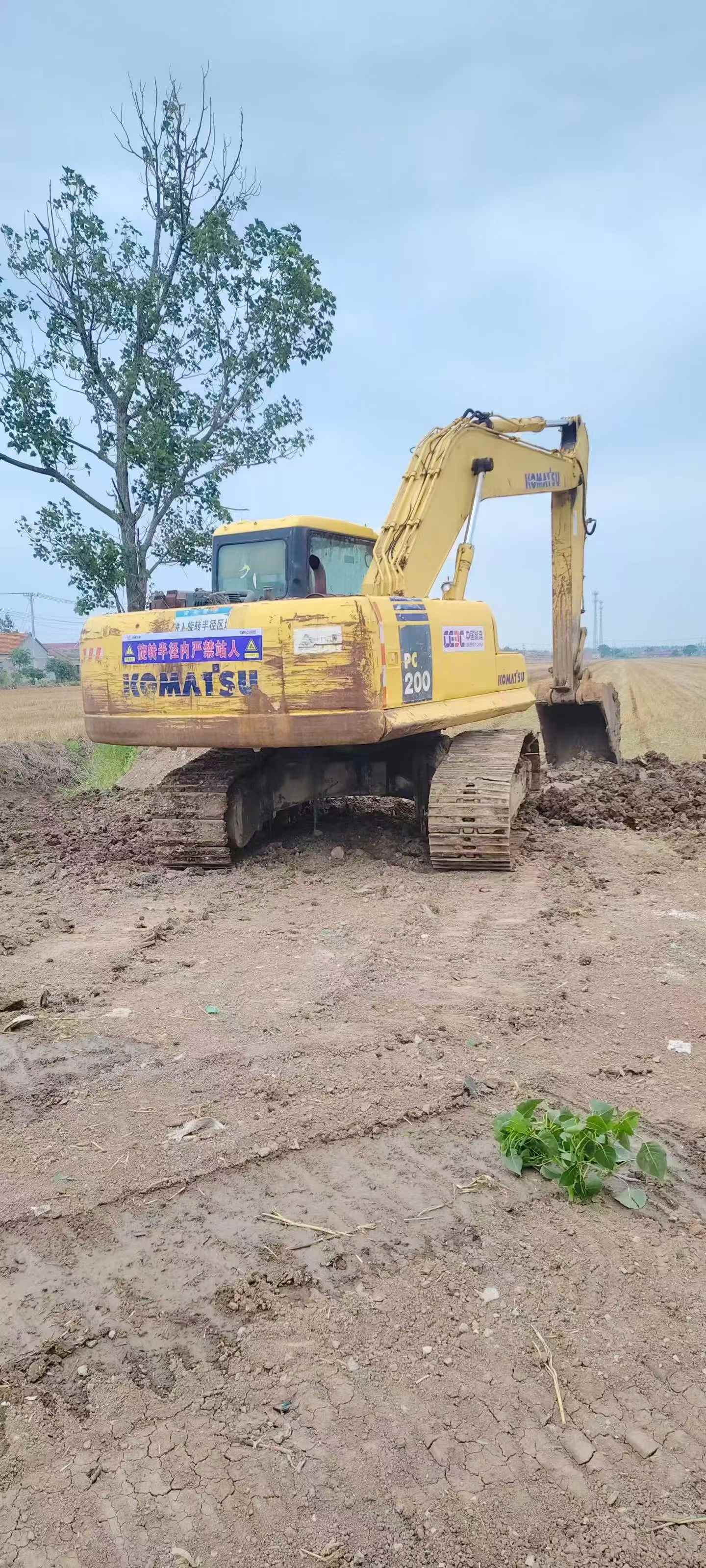 Buy Komatsu PC200-7 Used Excavator / 3