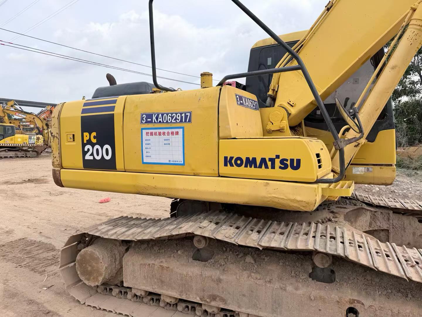 Buy Komatsu PC200-7 Used Excavator / 3
