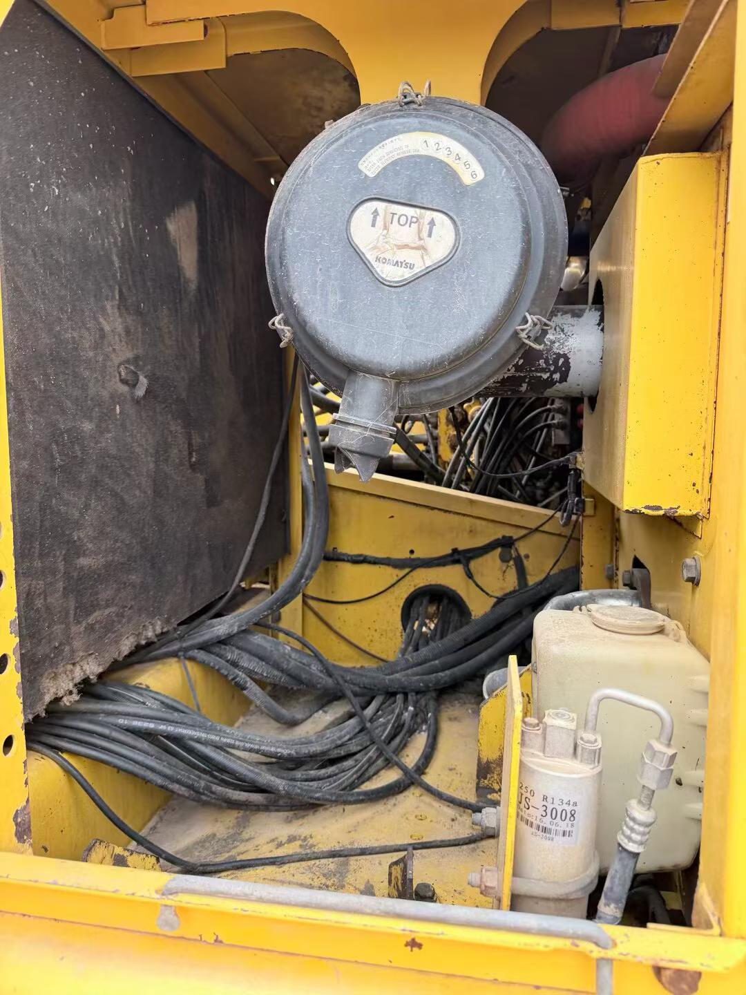 Buy Komatsu PC200-7 Used Excavator / 8