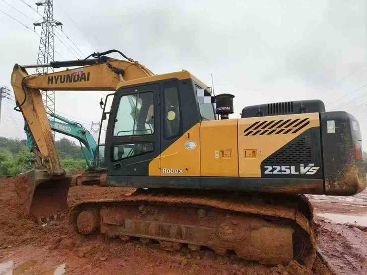 Buy Hyundai R215-7 Used Excavator / 1