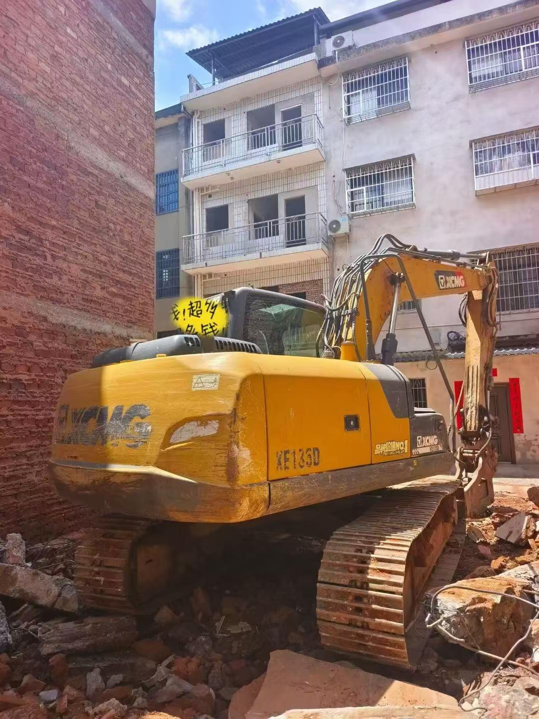 Buy XCMG XE135B Used Excavator / 2