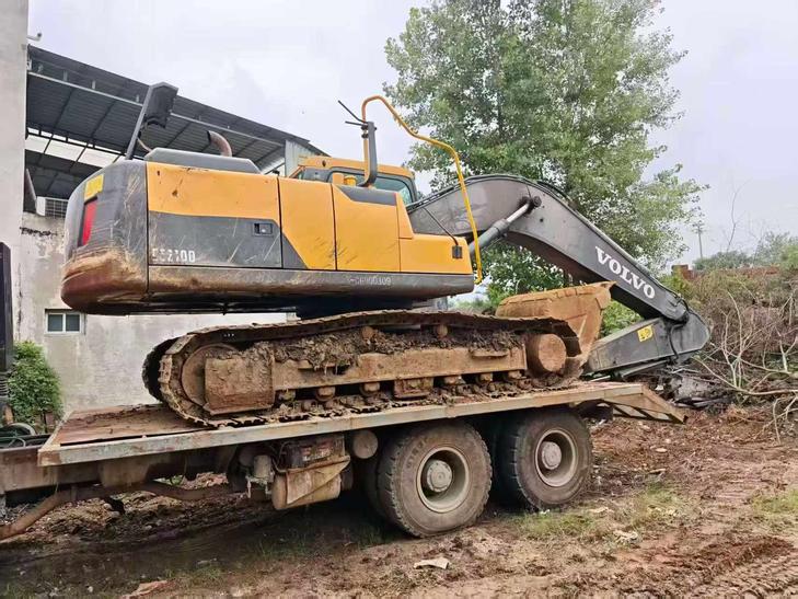 Buy Volvo EC210B Used Excavator / 1