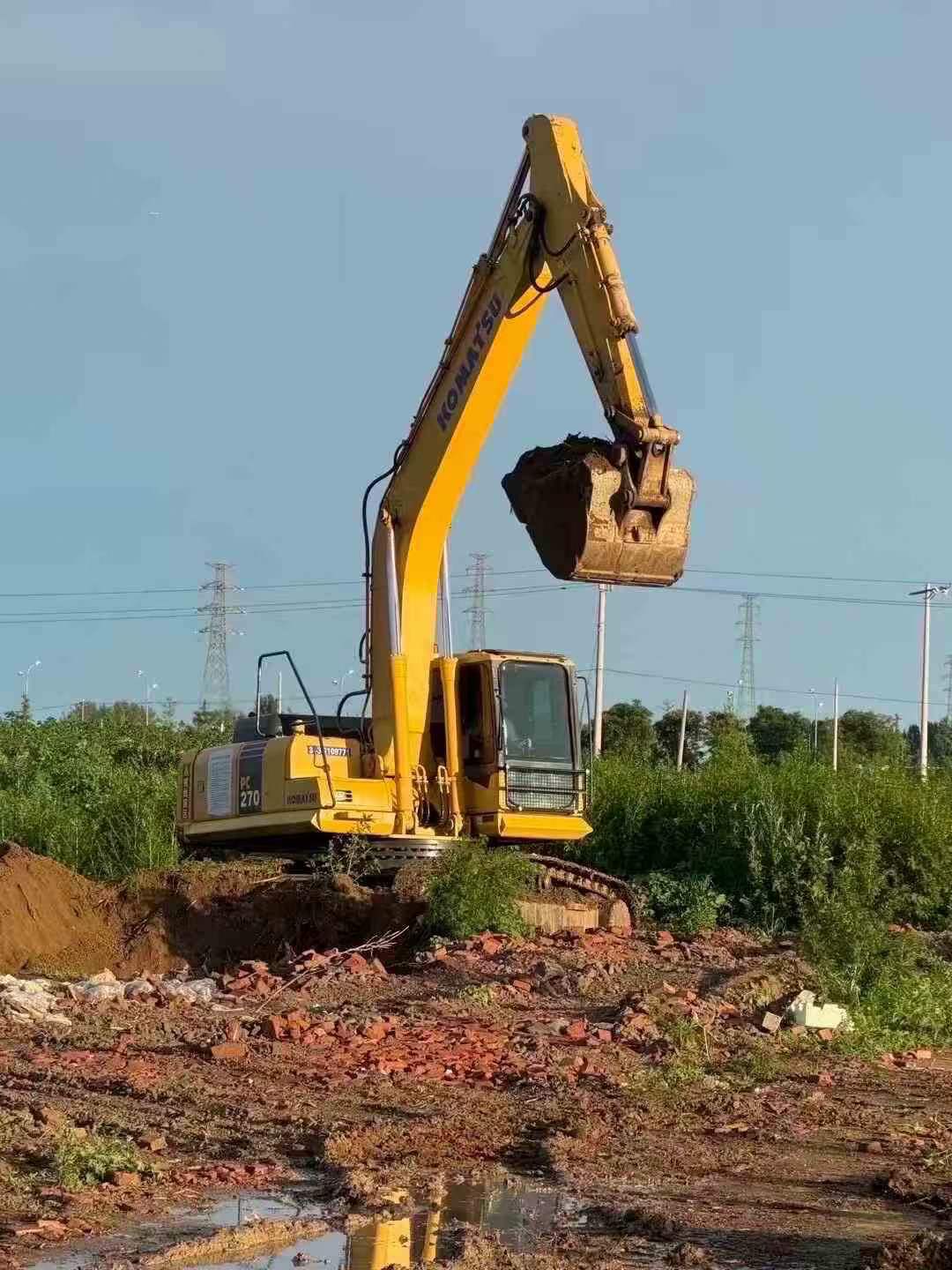 Buy Komatsu PC270-7 Used Excavator / 2