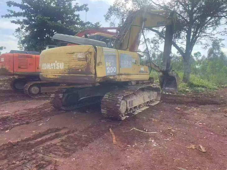 Buy Komatsu PC200-7 Used Excavator / 1