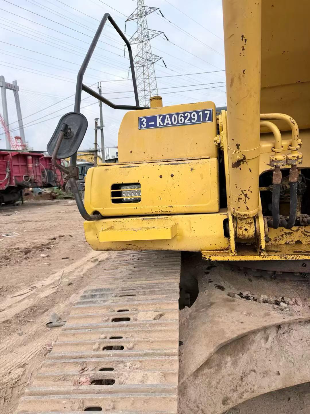 Buy Komatsu PC200-7 Used Excavator / 4