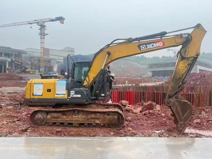 Buy XCMG XE135B Used Excavator / 1