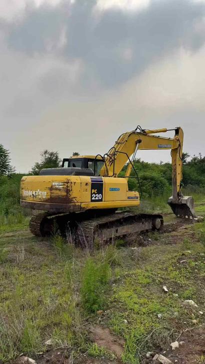 Buy Komatsu PC220-7 Used Excavator / 1