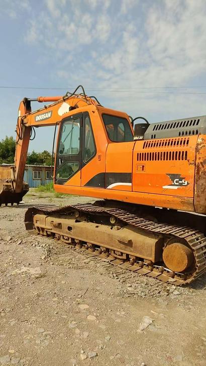 Buy Doosan DH220-9E Used Excavator / 1