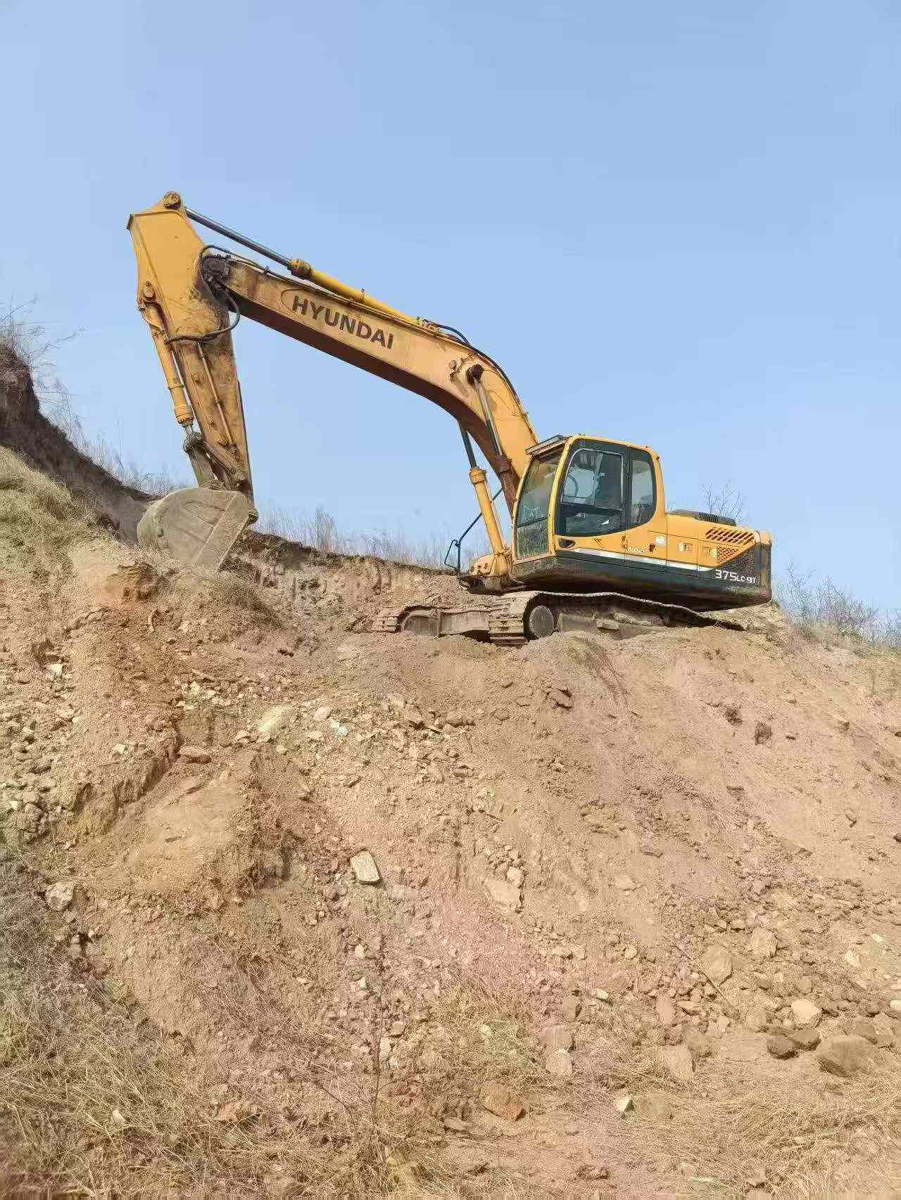 Buy Hyundai R275LVS Used Excavator / 2