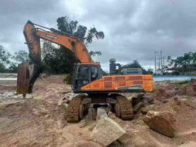 Buy Doosan DX520LC Used Excavator / 2 Buy Doosan DX520LC Used Excavator / 2