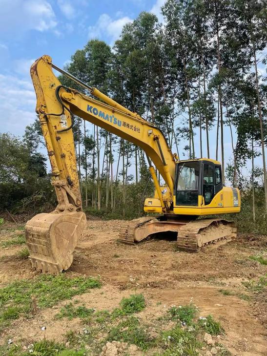 Buy Komatsu PC200 Used Excavator / 1