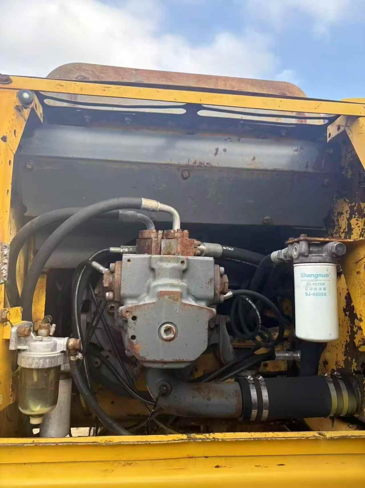 Buy Komatsu PC200-7 Used Excavator / 9