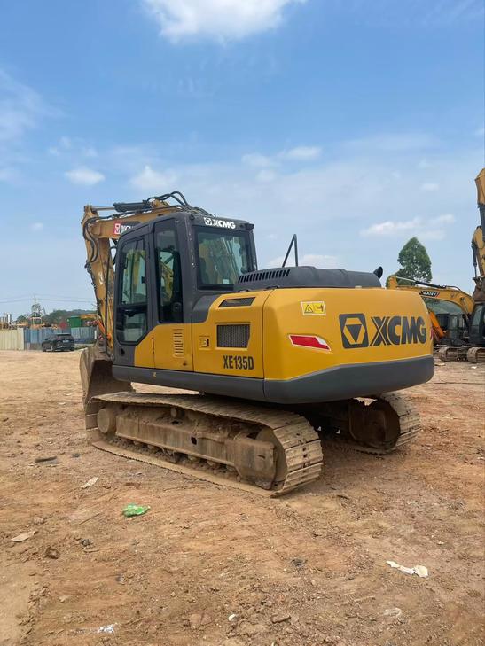 Buy XCMG XE135D Used Excavator / 1