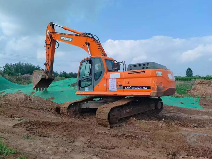Buy Doosan DX260LC Used Excavator / 1