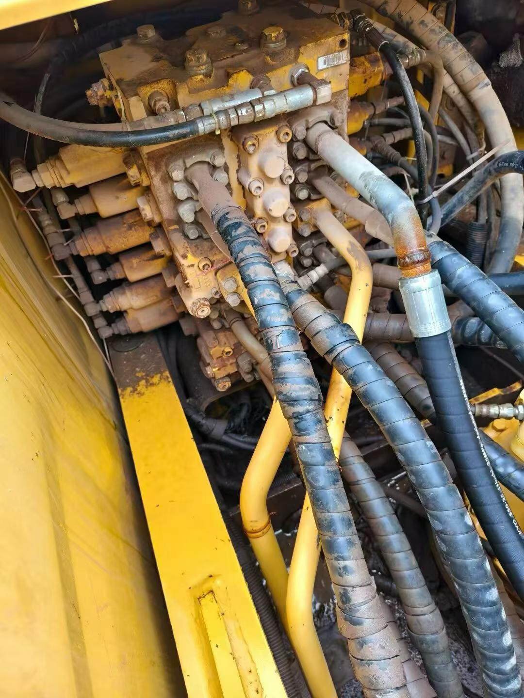 Buy Komatsu PC200 Used Excavator / 3