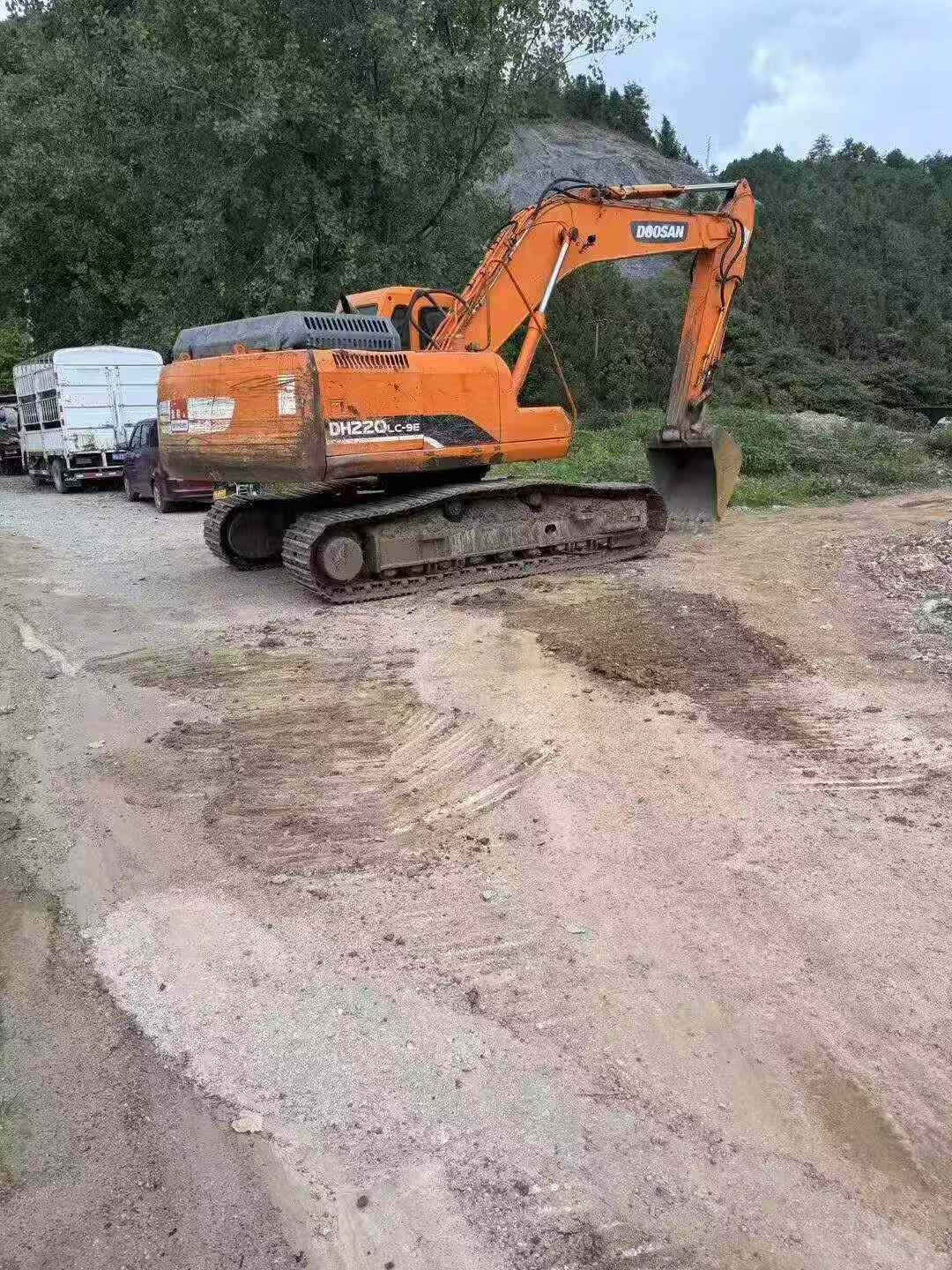Buy Doosan DH220-9E Used Excavator / 2