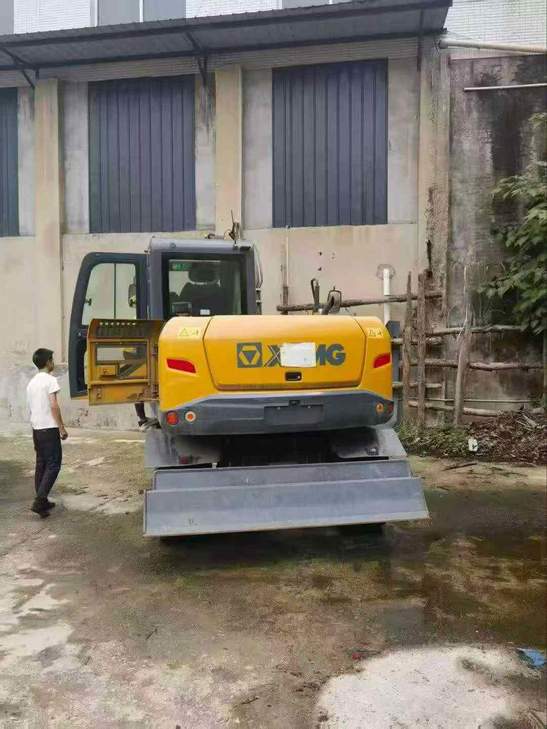 Buy XCMG XE75C Used Excavator / 1