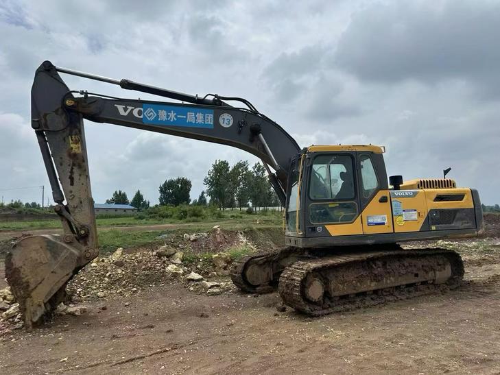 Buy Volvo L220E Used Excavator / 1