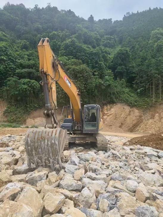Buy XCMG XE215 Used Excavator / 1