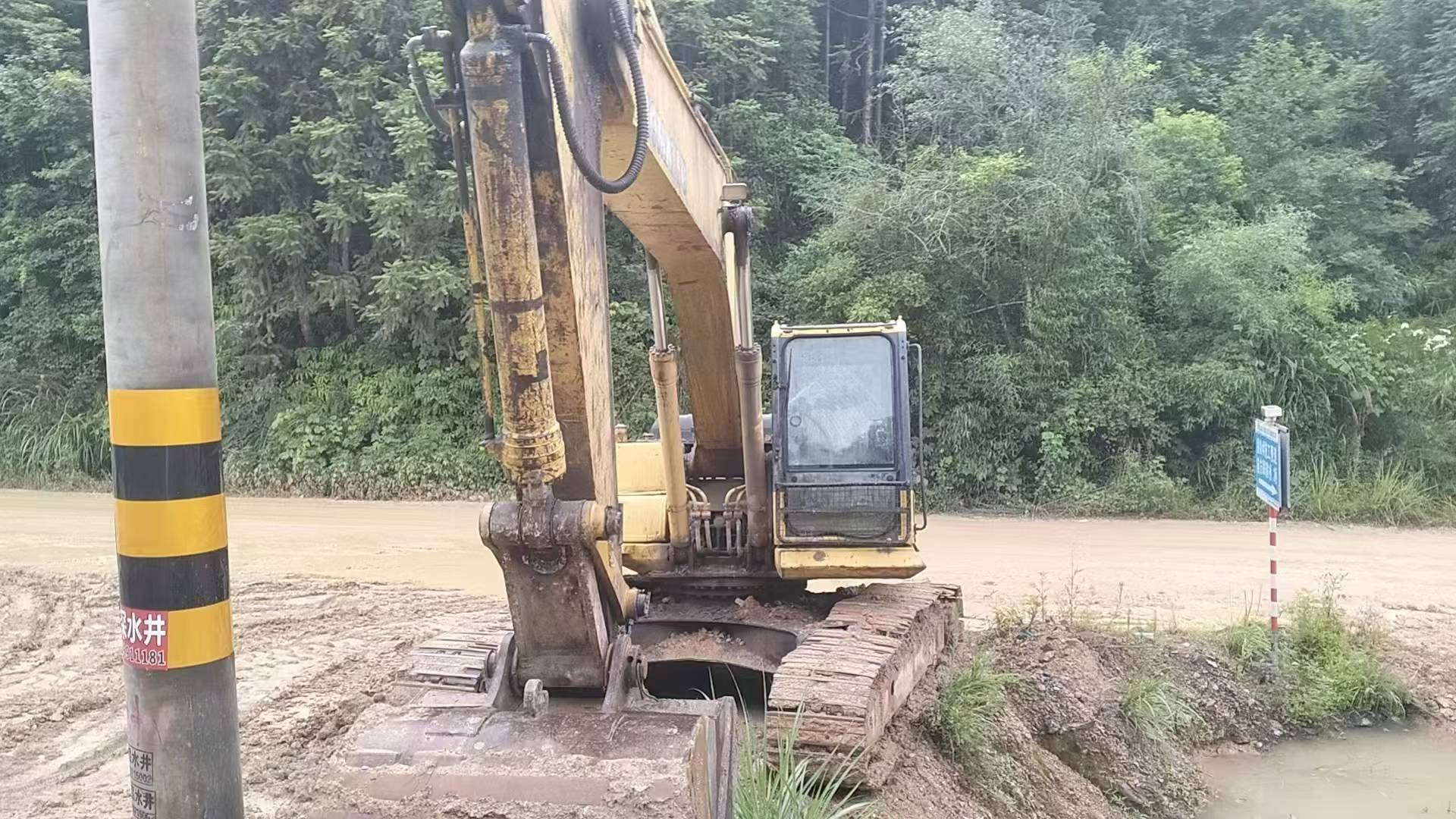 Buy Komatsu PC240-6 Used Excavator / 2