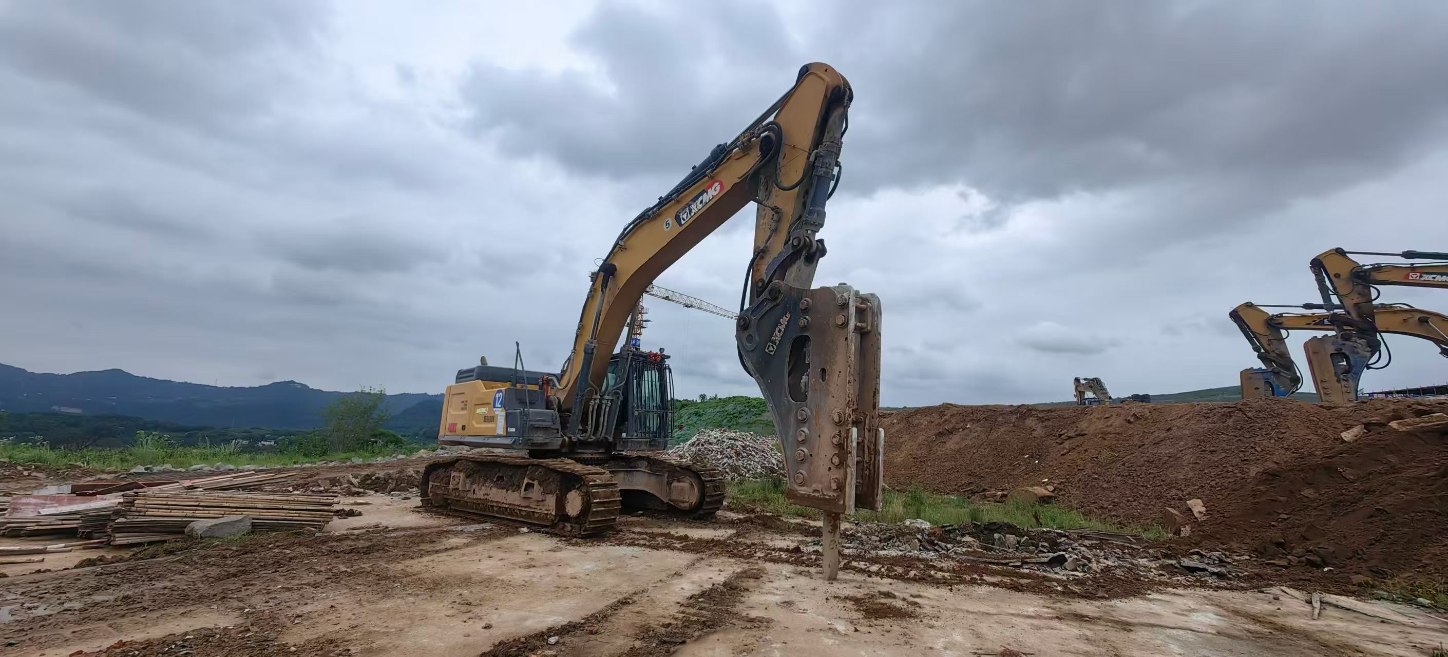 Buy XCMG XE600DK Used Excavator / 5