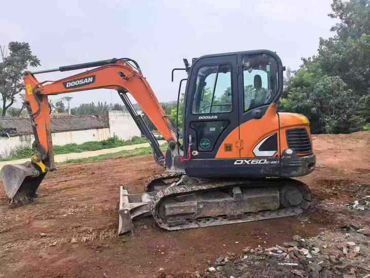 Buy Doosan DH60 Used Excavator / 1