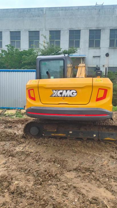 Buy XCMG XE75C Used Excavator / 1