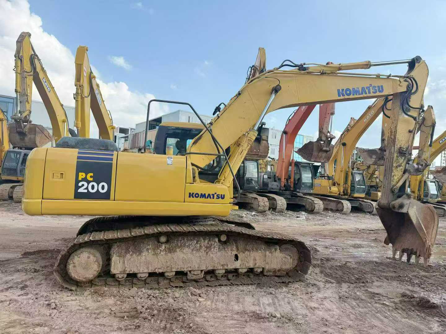 Buy Komatsu PC200-7 Used Excavator / 3