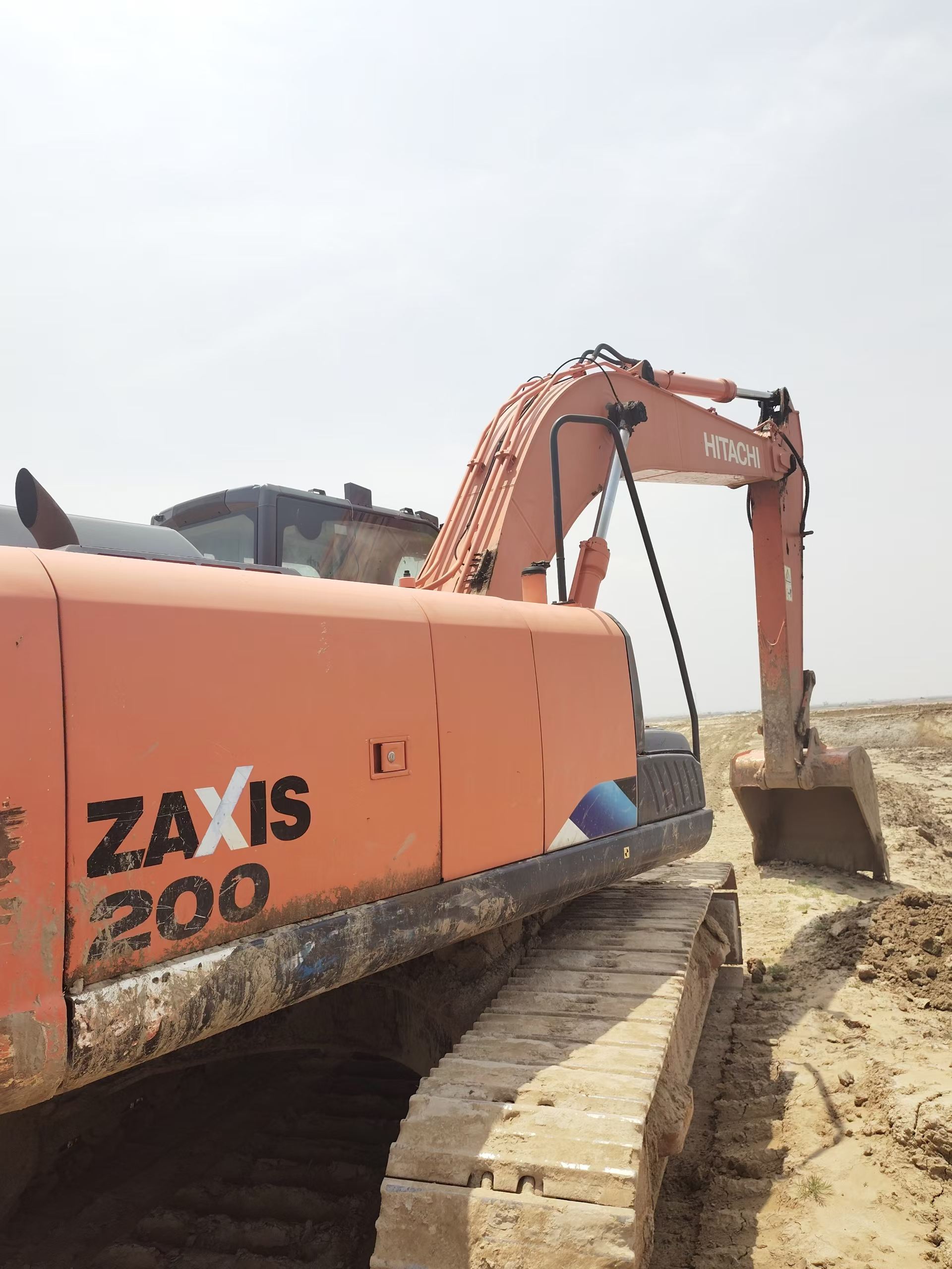 Buy Hitachi EX200 Used Excavator / 2