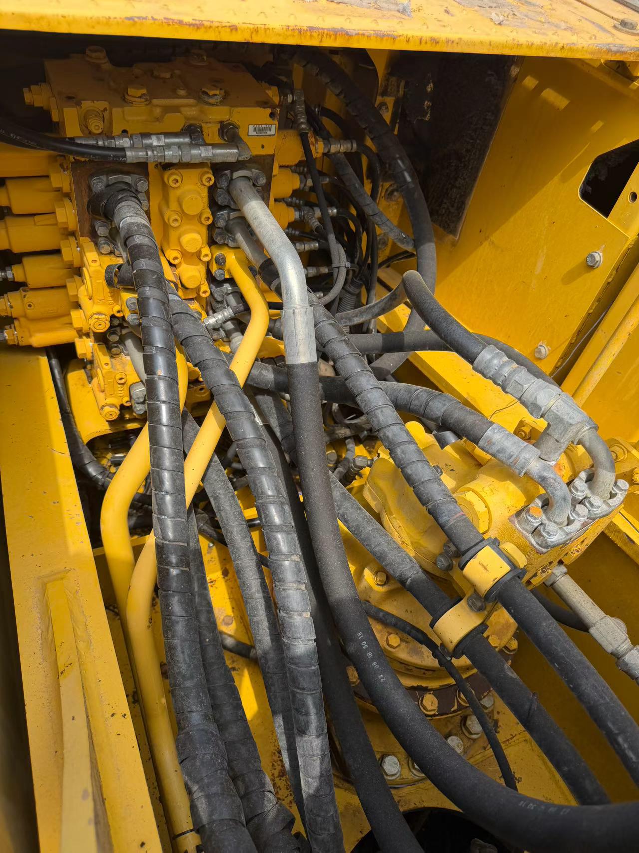 Buy Komatsu PC200-8M0 Used Excavator / 2