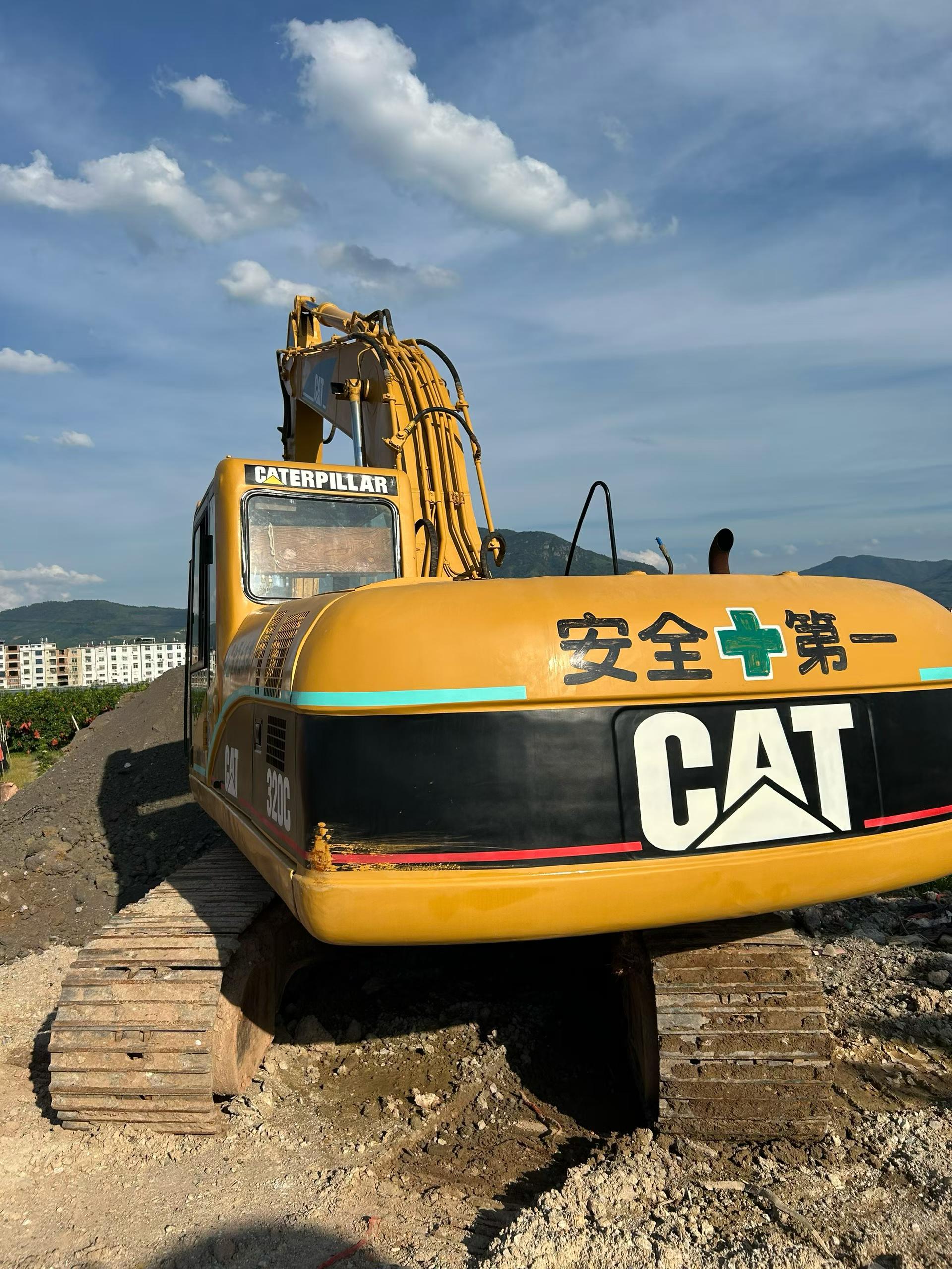 Buy Caterpillar 320C Used Excavator / 2