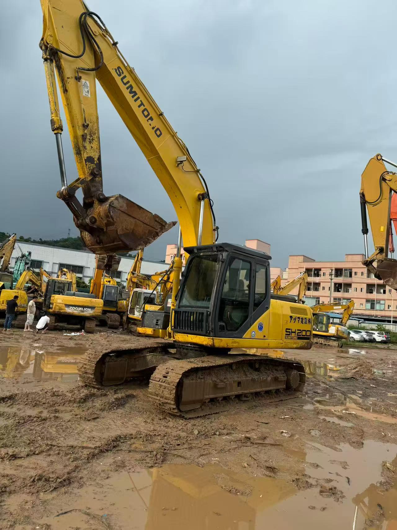 Buy Sumitomo SH200A5 Used Excavator / 2